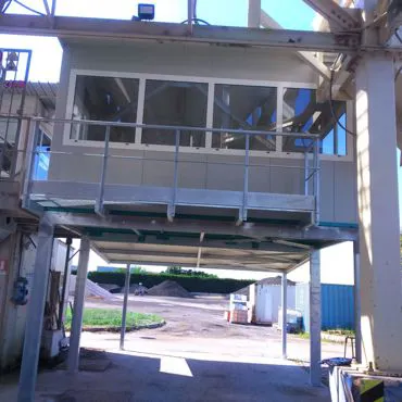 Struttura con monoblocco sopraelevato