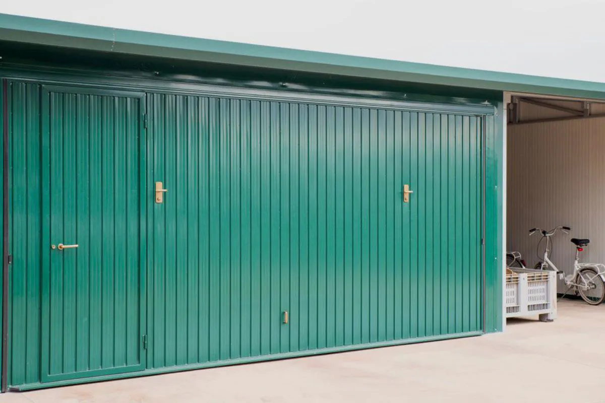 Progettazione e installazione porte basculanti